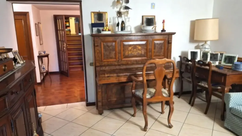 Bureau - Villa with Garden in Capannori