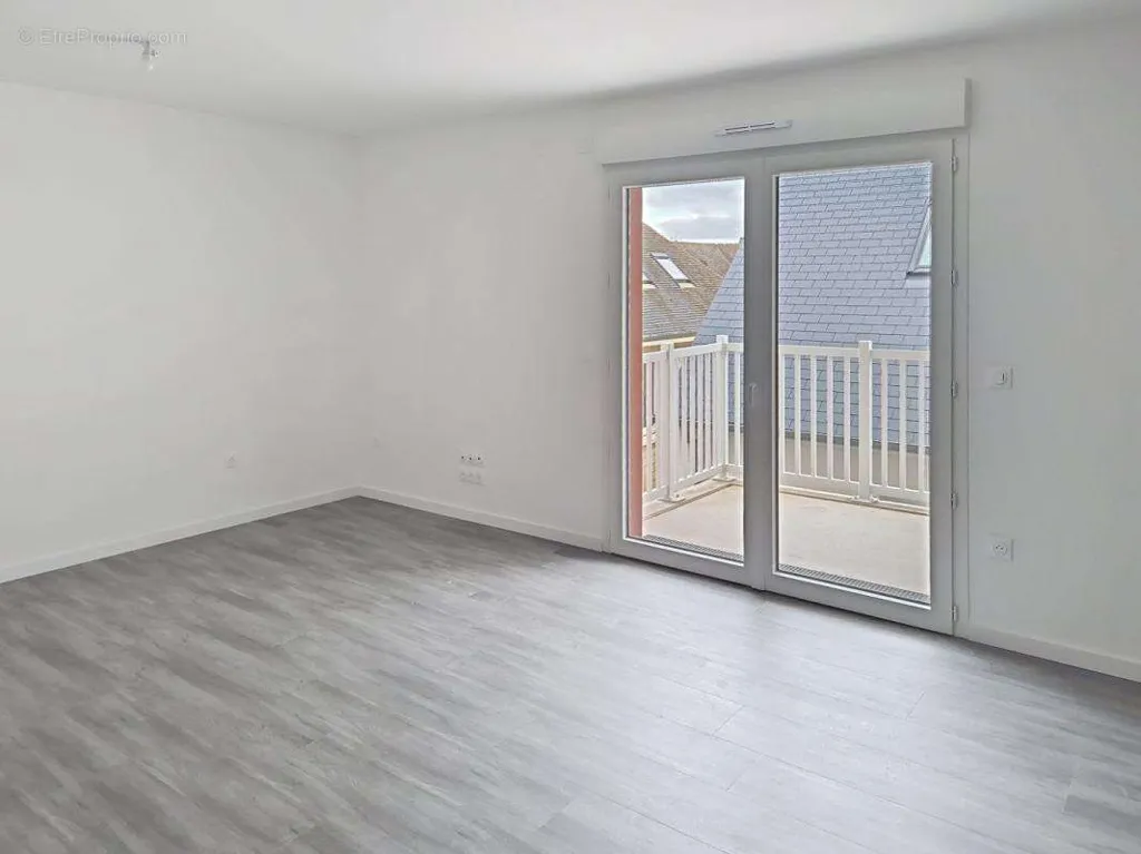 Bedrooms - T2 Apartment with Balcony in Ouistreham