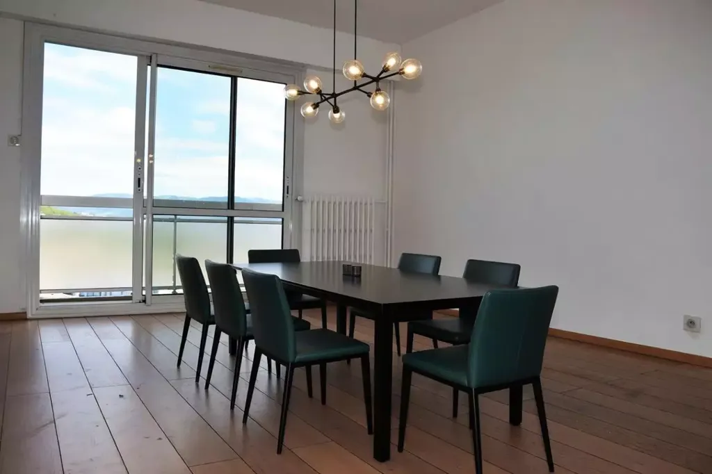 Söögituba - Apartment with Balcony and Views in Petite Ville