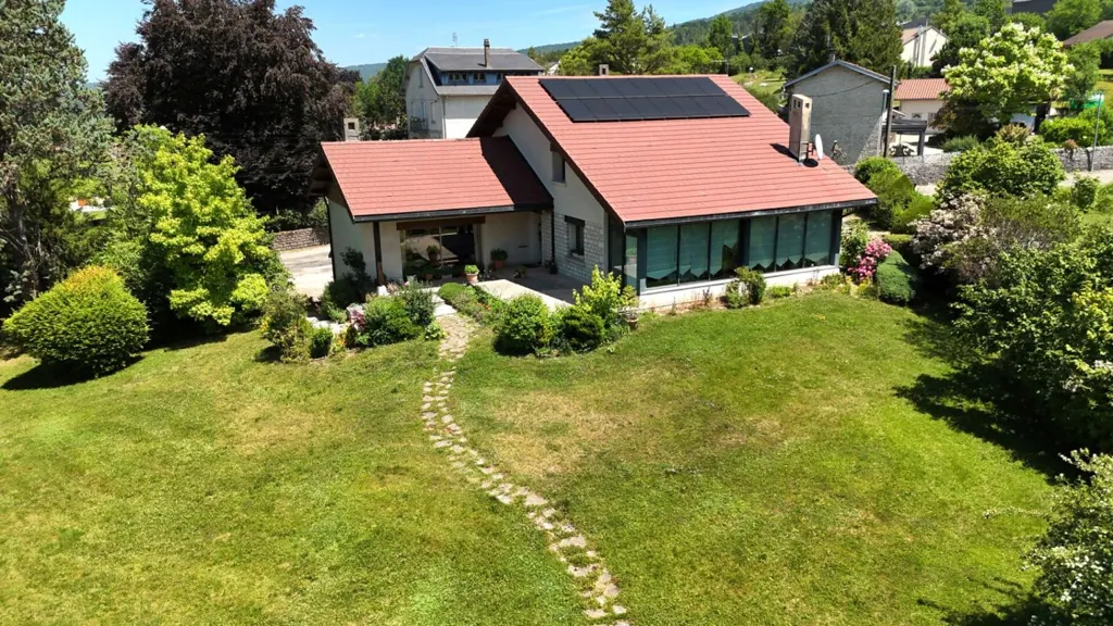 Vista aerea - 7-Piece House with Garden in Arinthod