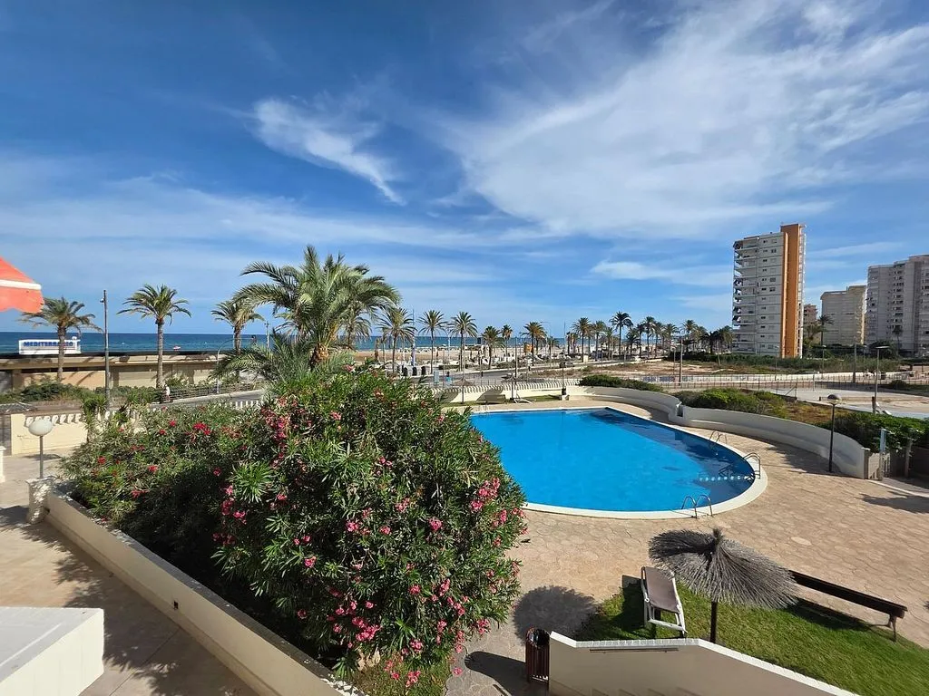 Pool - Luxury Seafront Apartment in Alicante