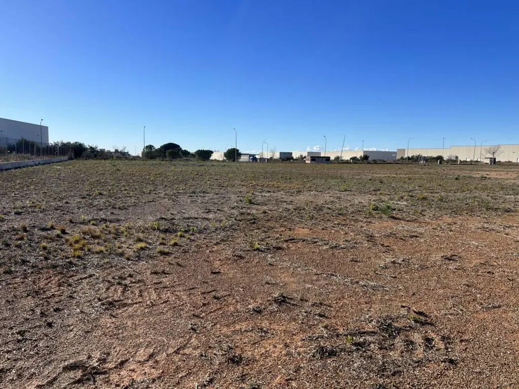 Jardin - Industrial Land Plot in Valls