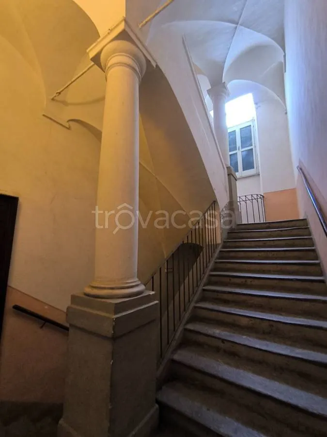 Pièces - Historic Apartment with Piazza View in Mondovì