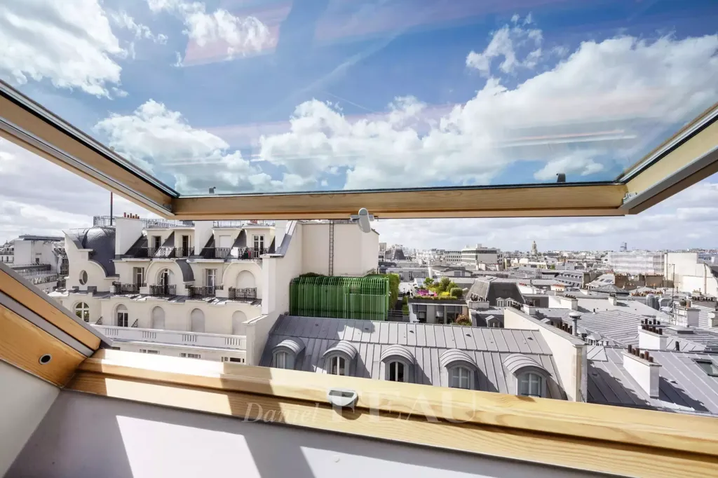 Rõdu - Renovated Parisian Apartment with Panoramic Views