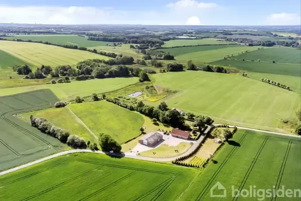 Õhuvaade - Mixed-Use Farmhouse with Large Garden in Sabro