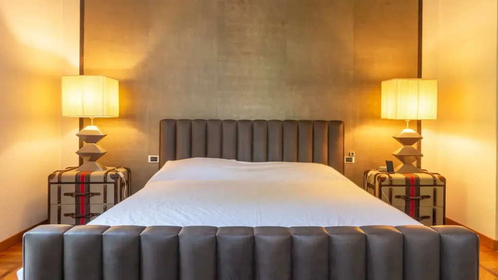 Bedrooms - 1920s Villa with Garden in Vigevano Centre