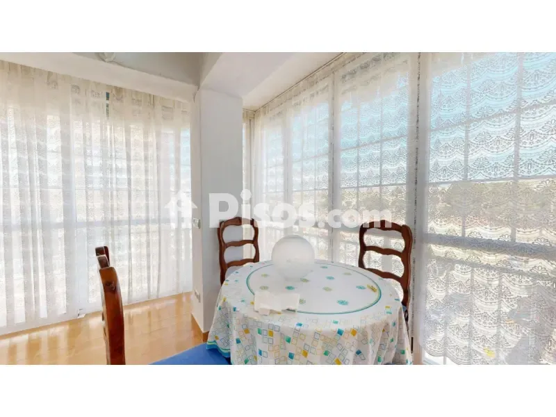 Salle à manger - Reformed Apartment with Balcony in North Zone
