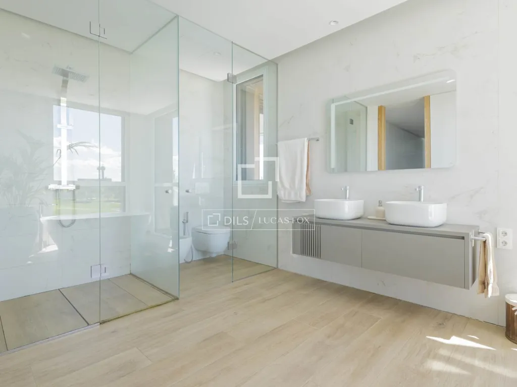 Bathrooms - Luxury Apartment with Golf Course Views in La Finca