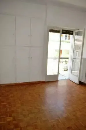 Elutuba - Flat with Front Layout in Piraeus