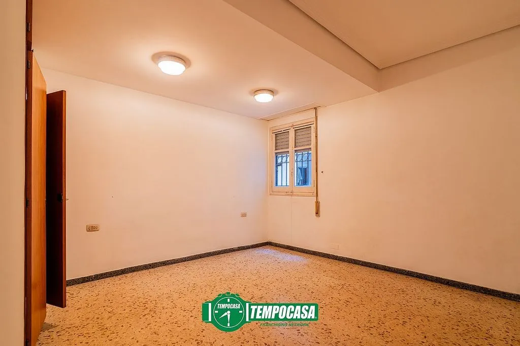Pièces - Apartment with Balcony in Mestalla, Valencia