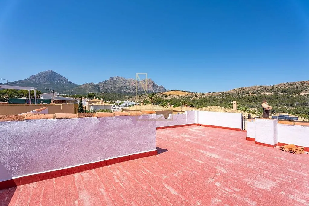 Terrass - Renovated Semi-Detached Villa with Garden in La Nucía