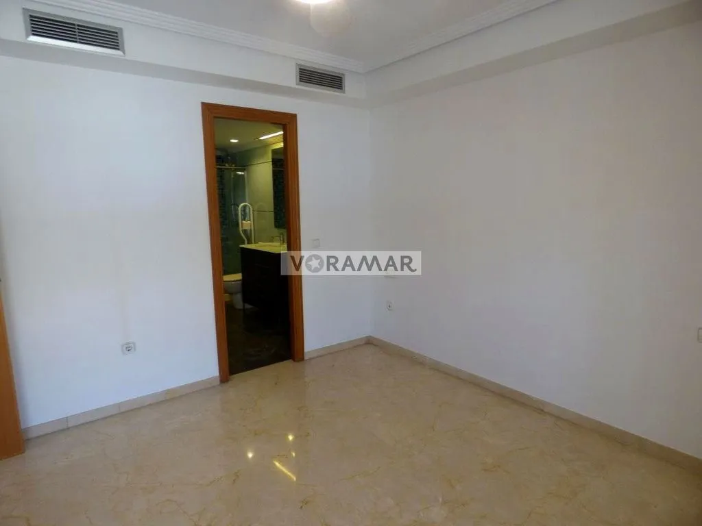 Toad - Luxury Villa with Seafront Access in Valencia