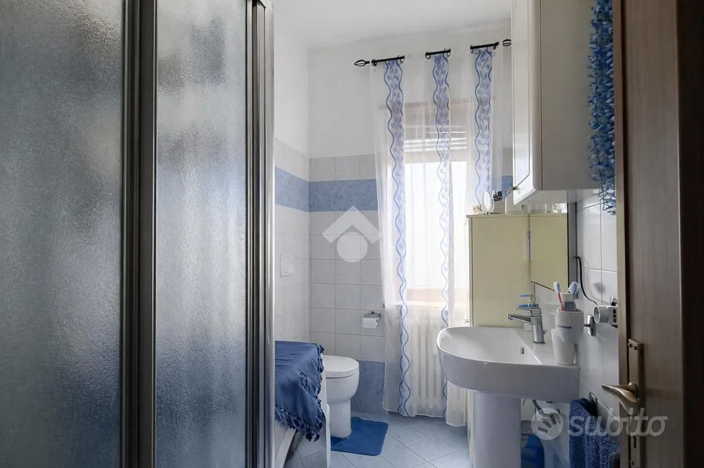 Salles de bain - Semi-Detached House with Courtyard in Bra