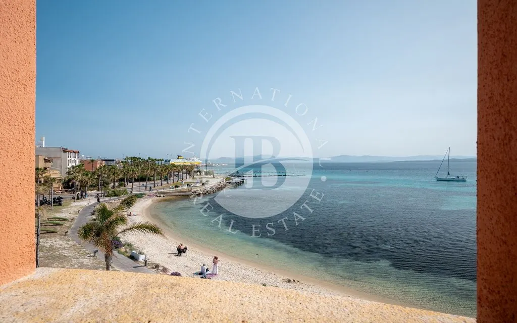 Rõdu - Beachfront Apartment with 360° Views in Golfo Aranci