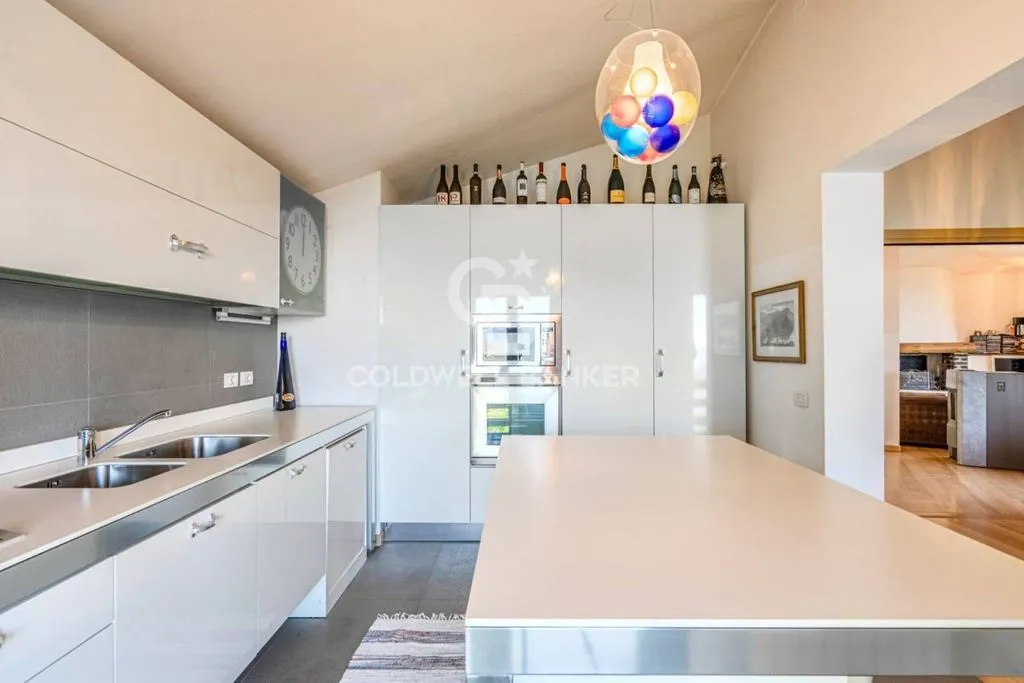 Cuisine - Panoramic Villa with Private Park in Costa Volpino