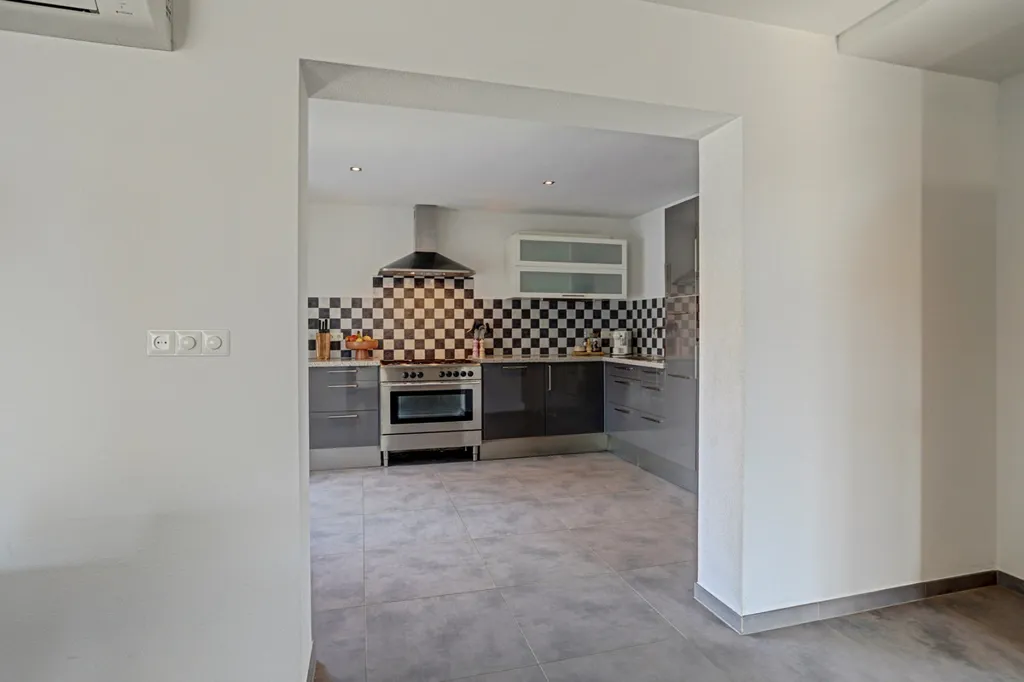 Cuisine - Modernised Two-Storey House with Garden in Reusel