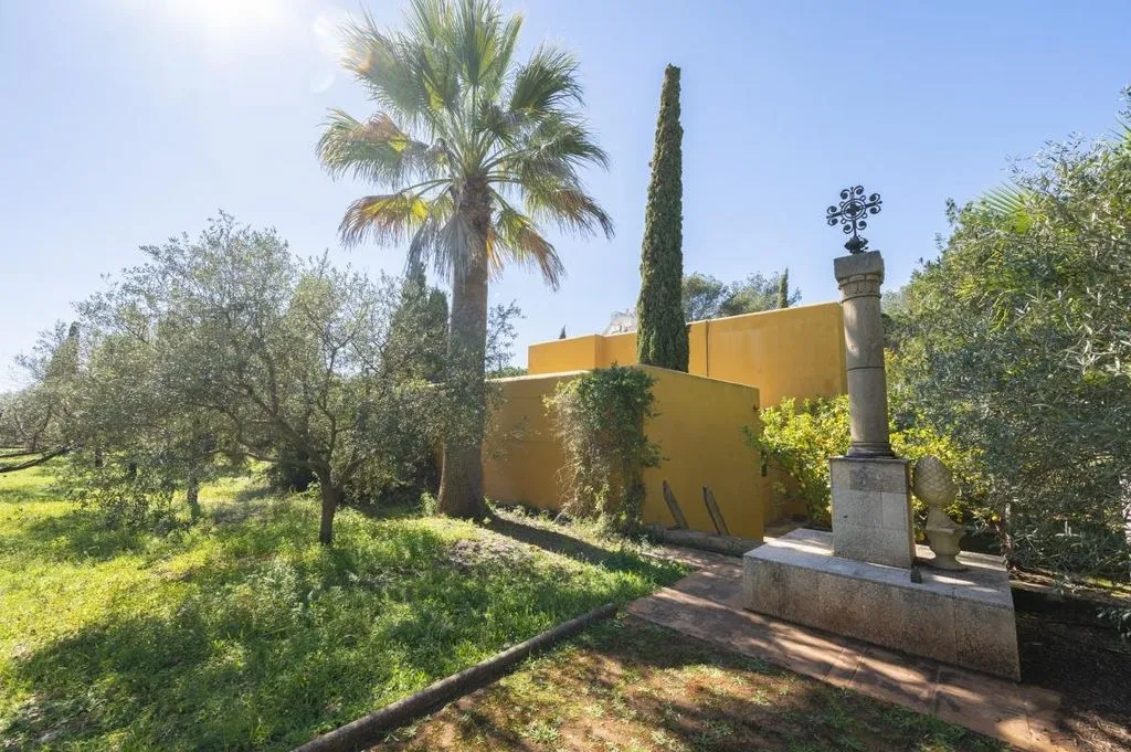 Aed - Exclusive Country House with Rustic Charm in Ibiza