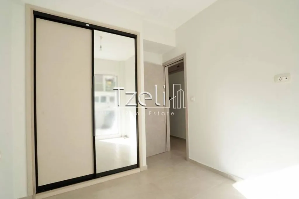Esik - Apartment with Balcony in Patras