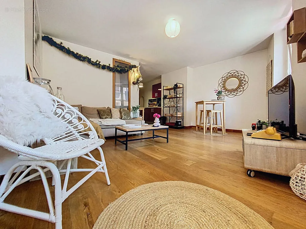 Séjour - Appartement 2 Pièces avec Vue sur Cour à Annecy