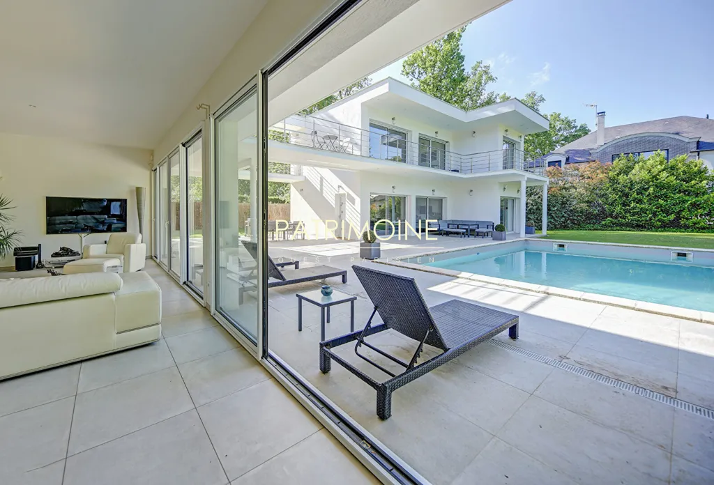 Piscina - Architectural House with Pool in Feucherolles
