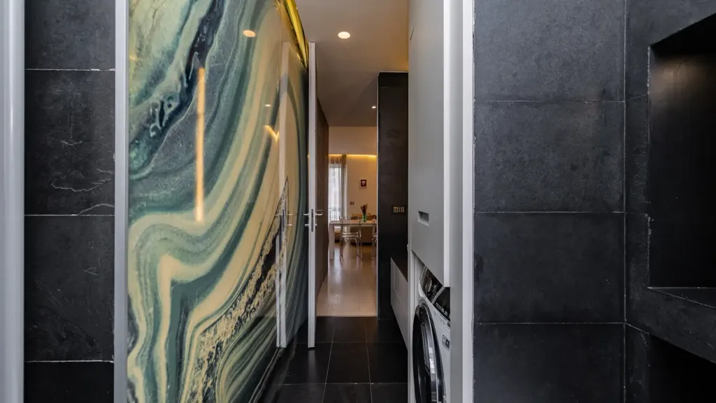 Hallway - Design Bilocale with Balcony in Milan