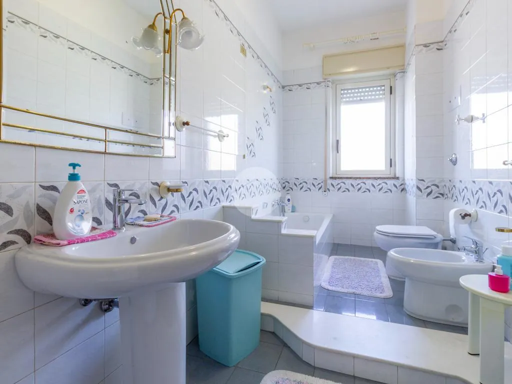 Salles de bain - First-Floor Flat with Balcony in Villabate