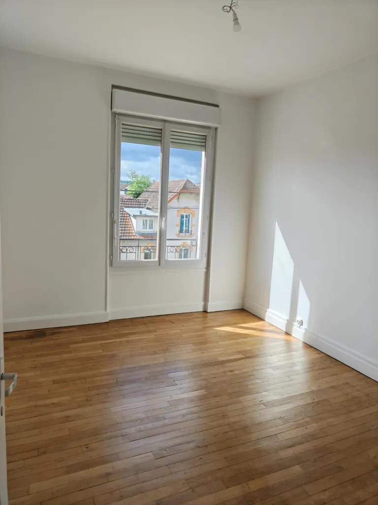 Toad - Bright Apartment with Marble Fireplace in Montluçon