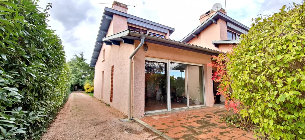 Extérieur - Maison avec Piscine et Jardin à Cepet