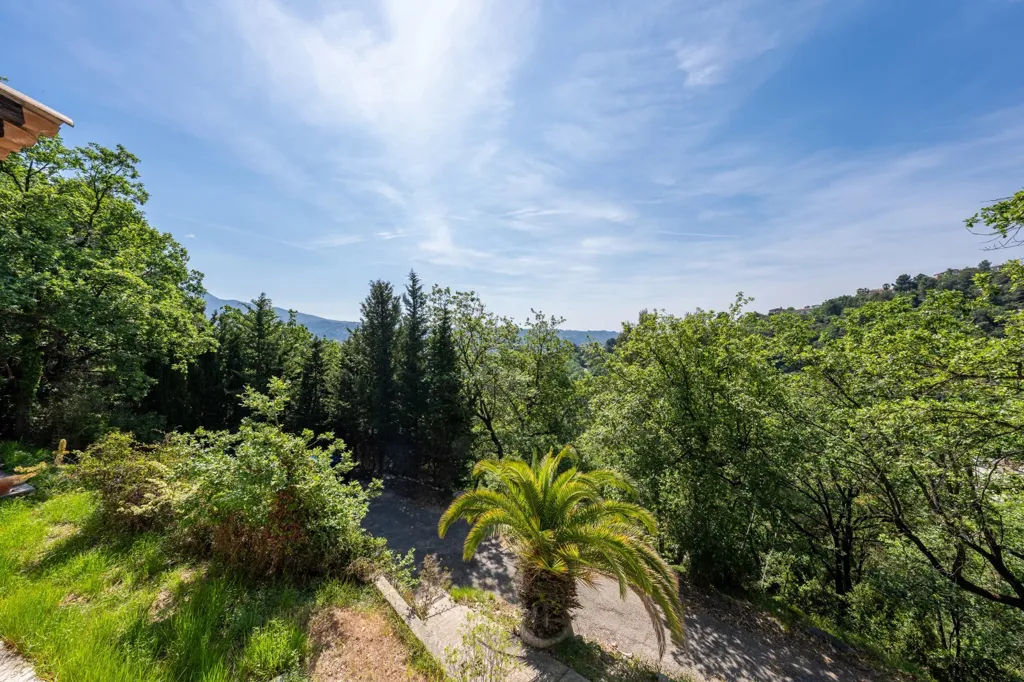 Jardin - Maison sur Trois Niveaux au Calme à Carros