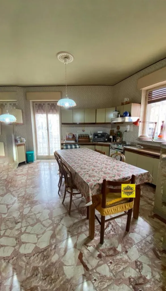Söögituba - 9-Room Apartment with Balcony in Avola