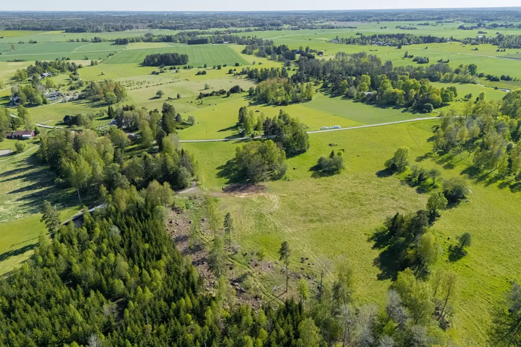 Õhuvaade - Spacious Plot with Sea View in Tensta-Tuna