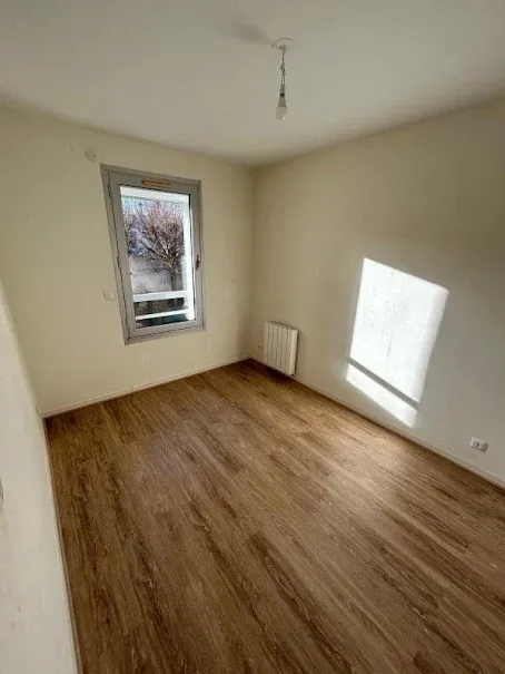 Pièces - Appartement rénové avec balcon à Livry-Gargan