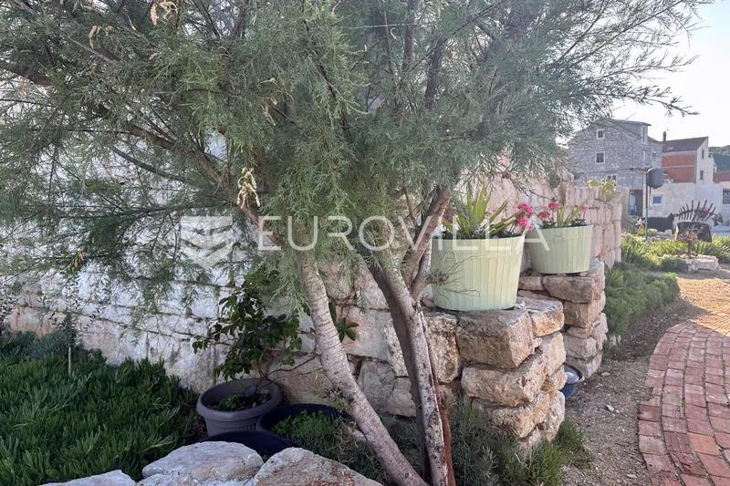 Giardino - Partially Renovated Stone House, Seafront in Prvić Luka