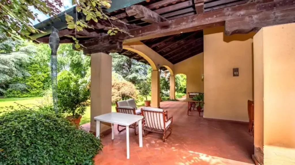 Terrasse - Luxury Villa with Pool in Cairate, Lombardy
