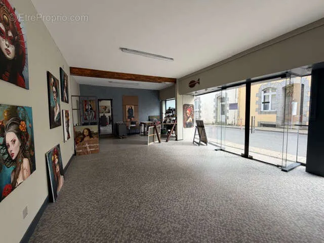 Stanze - Mixed-Use Property with Garden in Rohan