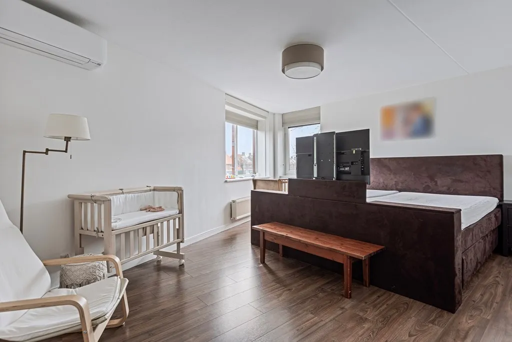 Chambres - Corner House with Solar Panels in The Hague