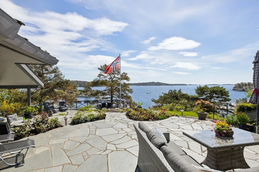 Terrasse - Architectural Detached House with Private Pier in Groos