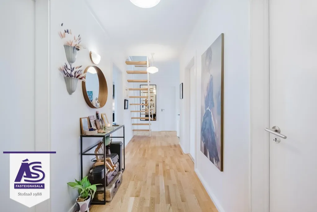 Ingresso - 5-6 Bed Apartment with Sea View in Hafnarfjörður