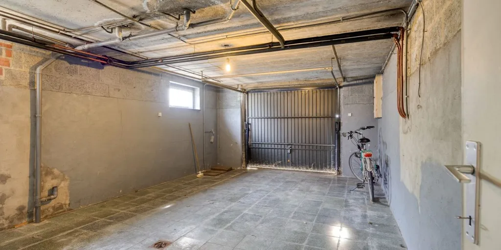 Garage - Maison à Rénover avec Garage à Hoepertingen
