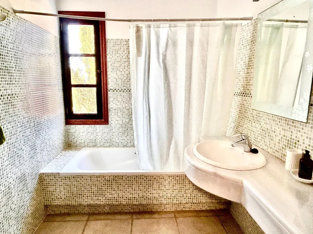 Salles de bain - Rustic Finca with Pool in Puigpunyent