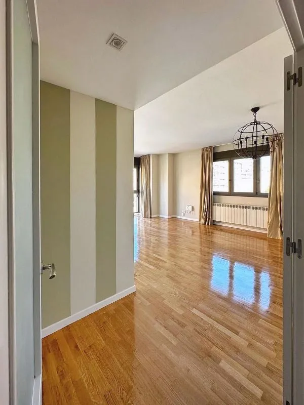 Elutuba - Bright Apartment with Pool in Sanchinarro