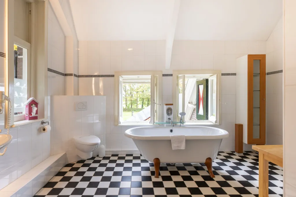Salles de bain - Historic Villa with Garden in Almen
