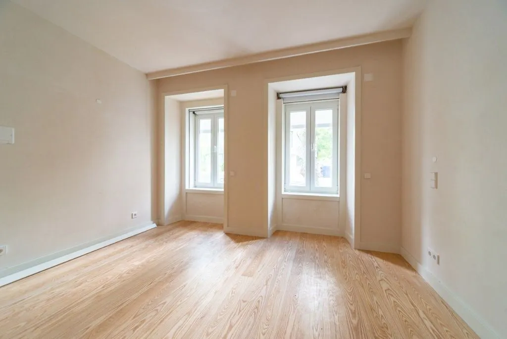 Pièces - 1 Bedroom Flat with Balcony in Lisbon