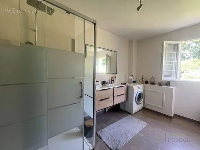 Salles de bain - Pavillon avec Sous-Sol Total près de Gisors