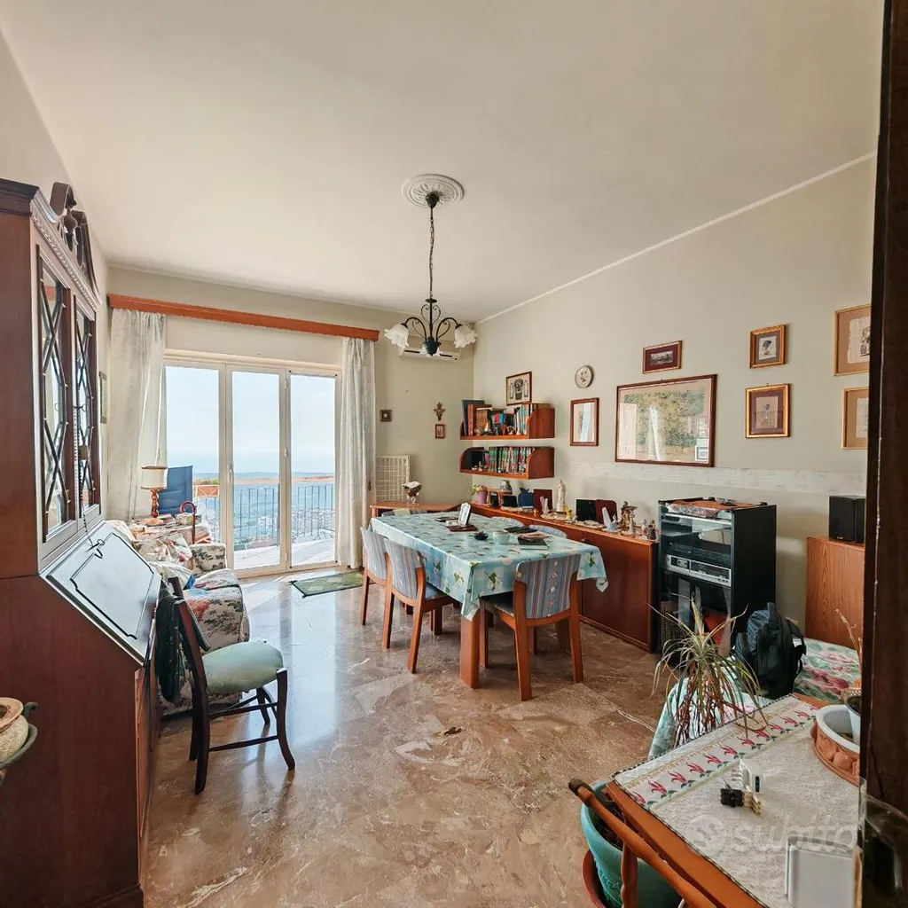 Appartement 7 pièces à IT
