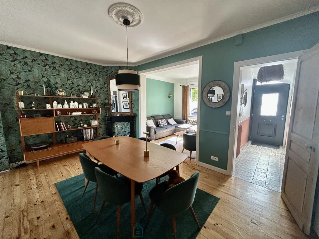 Dining Room - Charming House with Garden near Train Station