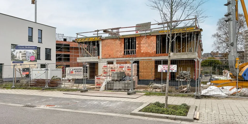 Exterior - Modern Apartments with Shops in Ravels