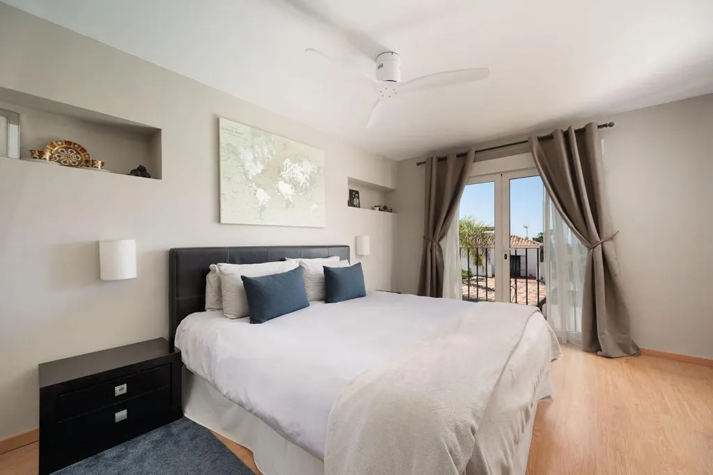 Chambres - Detached Villa with Private Pool in Río Real, Marbella