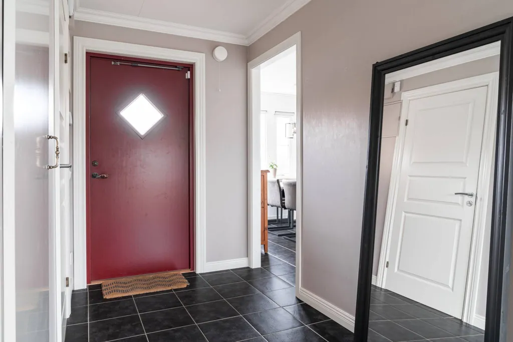 hallway_entrance