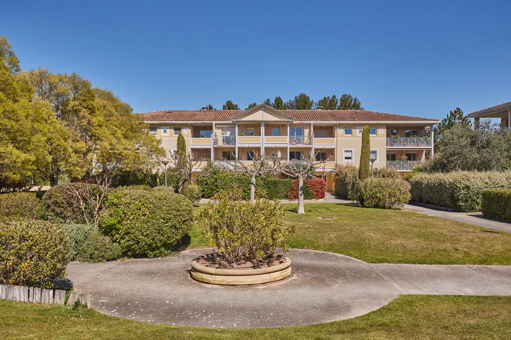Jardin - Appartement Traversant avec Terrasse à Aix-en-Provence